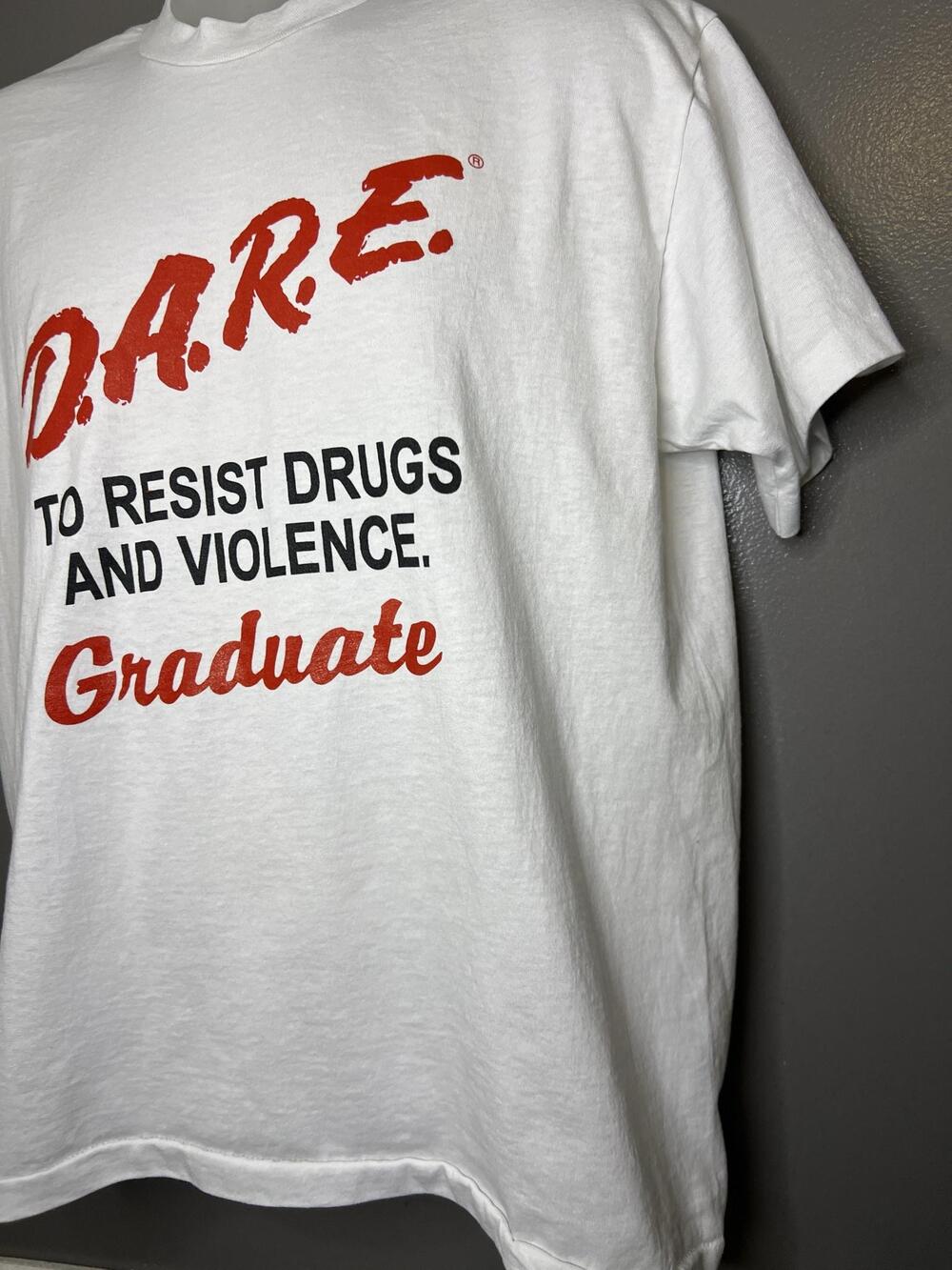 Vintage Fruit Of The Loom DARE Shirt Mens Large White Graduate Graphic Tee - Picture 4 of 7